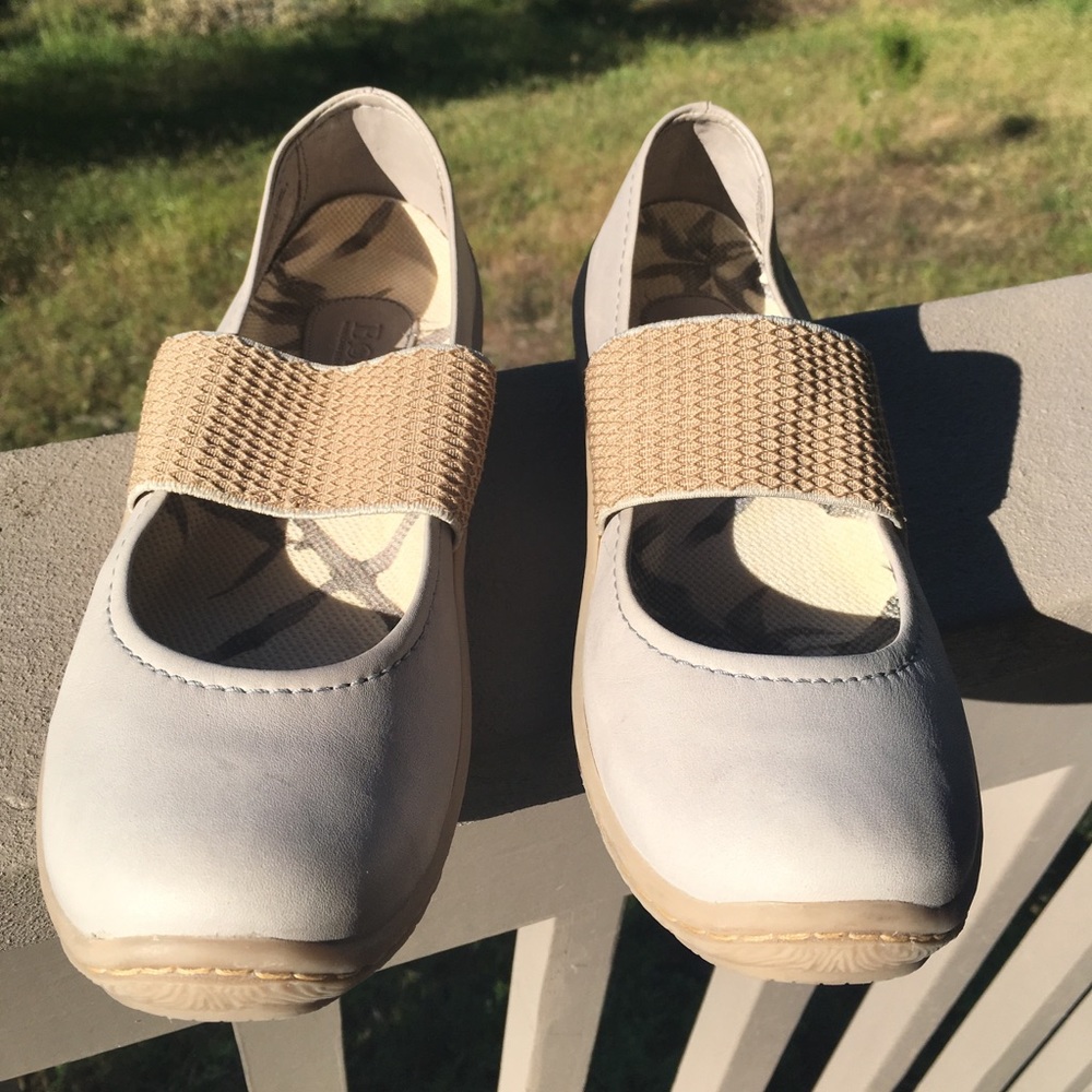 Born Slip-Ons, Lt Gray, Size 8/39